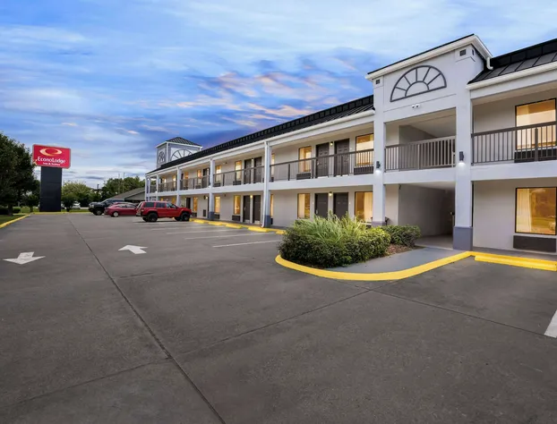 Econo Lodge Inn & Suites Ocean Springs - Biloxi hotel detail image 1