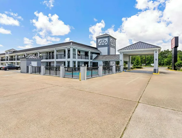 Econo Lodge Inn & Suites Ocean Springs - Biloxi hotel detail image 2