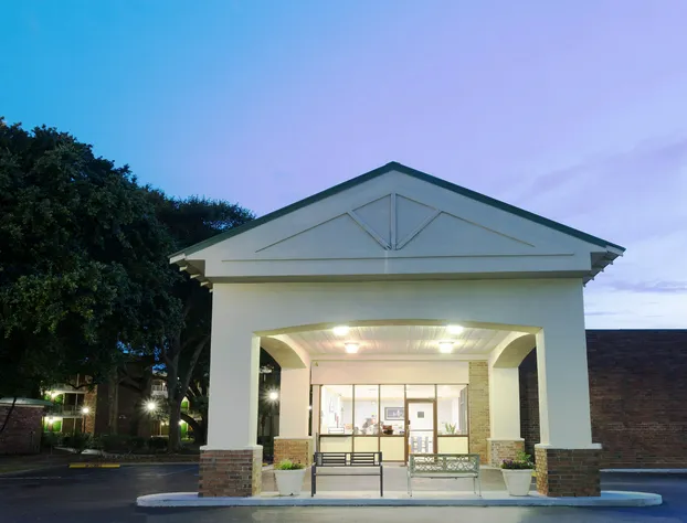 Days Inn by Wyndham Mt Pleasant-Charleston-Patriots Point hotel detail image 1