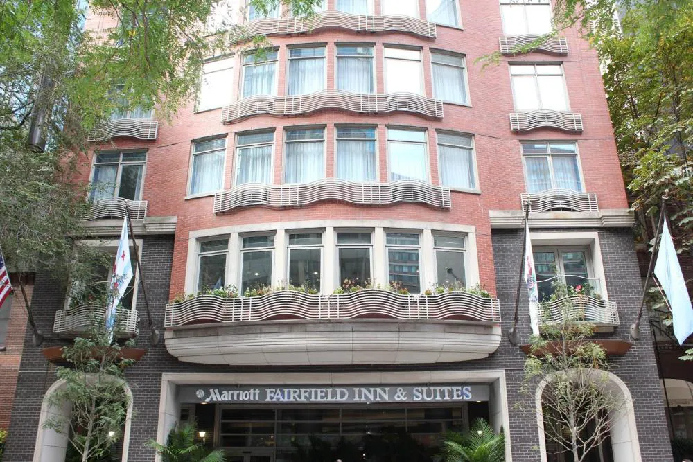 Fairfield Inn & Suites Chicago Downtown / Magnificent Mile hotel hero