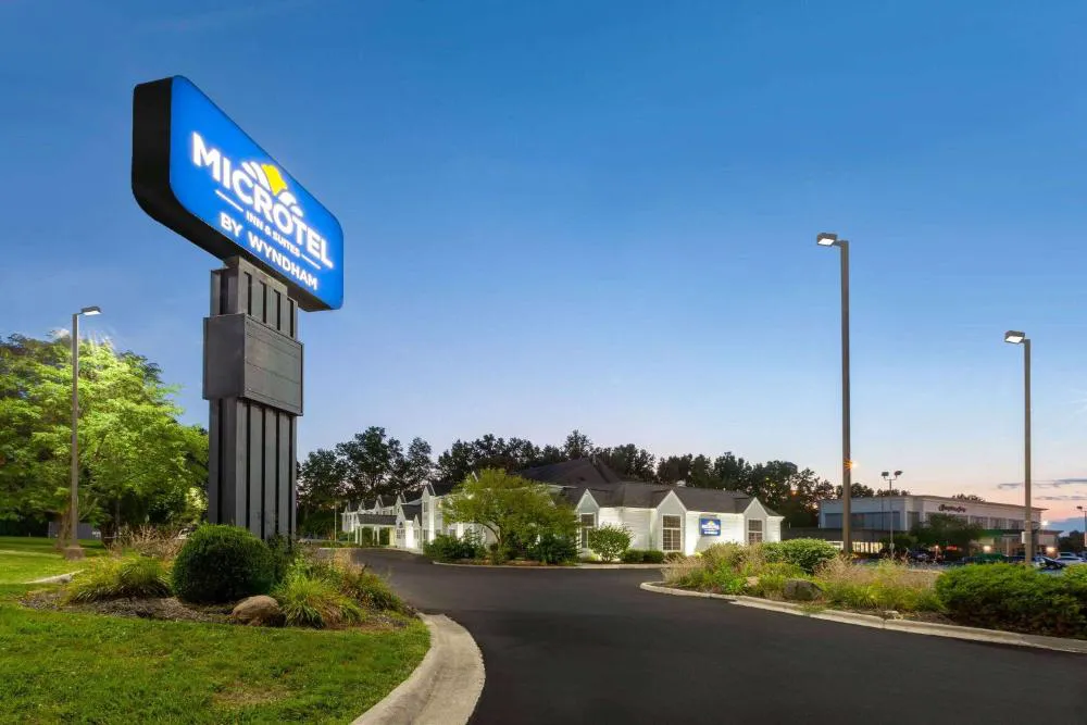 Microtel Inn & Suites by Wyndham Sunbury/Columbus North hotel hero