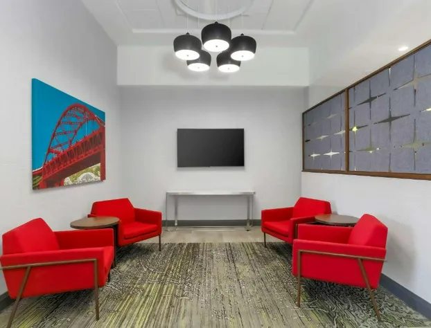 Hampton Inn & Suites Pittsburgh-Downtown hotel detail image 4