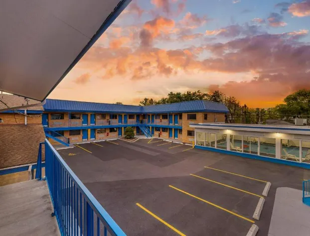 Rodeway Inn Lyons - La Grange hotel detail image 1