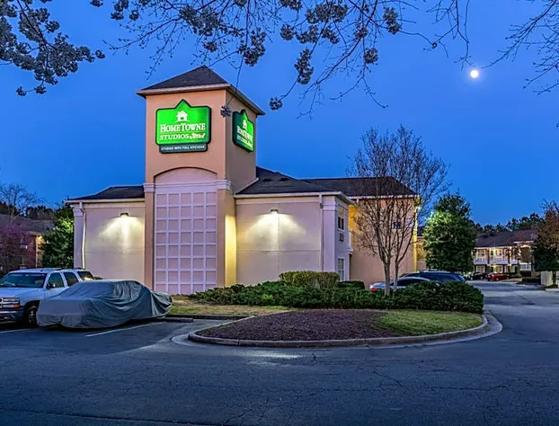 HomeTowne Studios by Red Roof Atlanta NE - Peachtree Corners hotel detail image 1