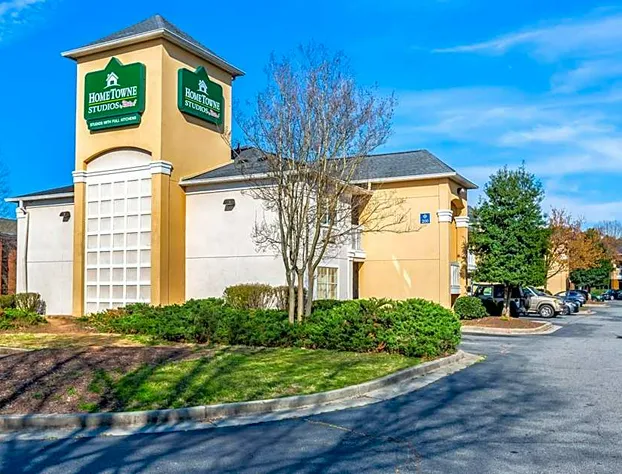 HomeTowne Studios by Red Roof Atlanta NE - Peachtree Corners hotel detail image 2