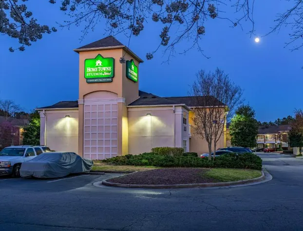 HomeTowne Studios by Red Roof Atlanta NE - Peachtree Corners hotel detail image 1