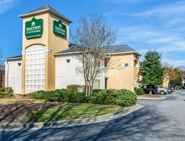 HomeTowne Studios by Red Roof Atlanta NE - Peachtree Corners hotel detail image 2