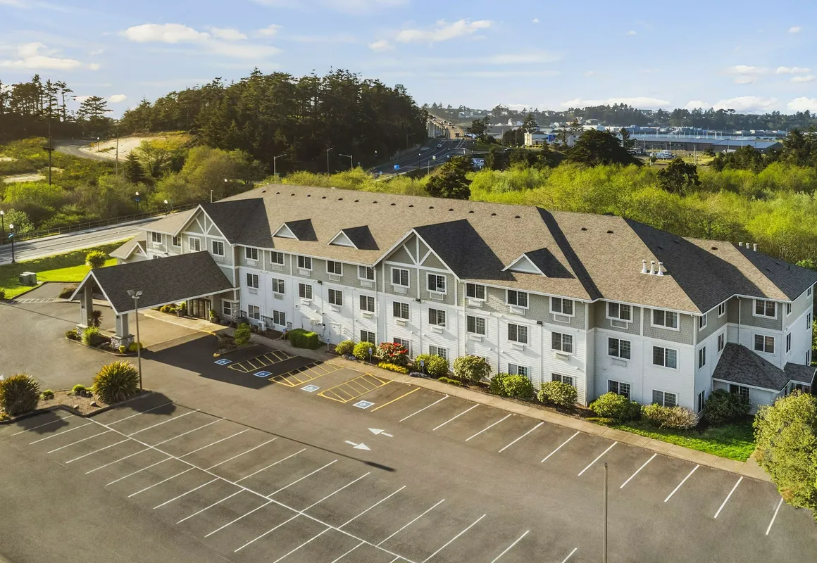 La Quinta Inn & Suites by Wyndham Newport hotel hero