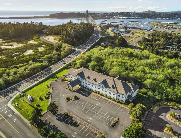 La Quinta Inn & Suites by Wyndham Newport hotel detail image 1