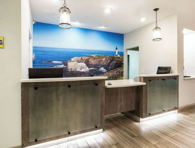 La Quinta Inn & Suites by Wyndham Newport hotel detail image 2