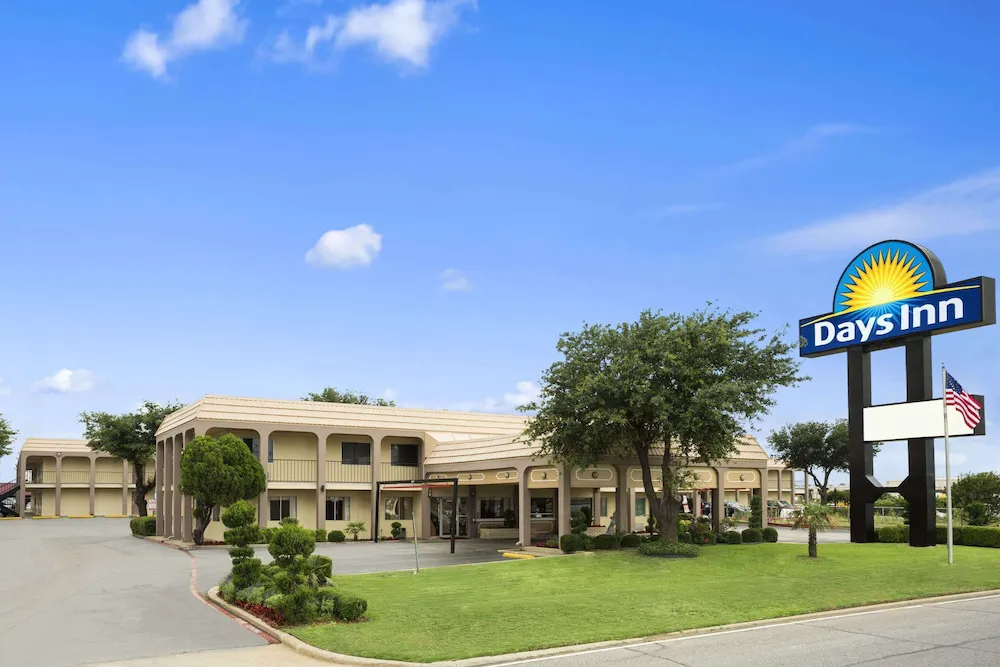 Days Inn by Wyndham Dallas Irving hotel hero