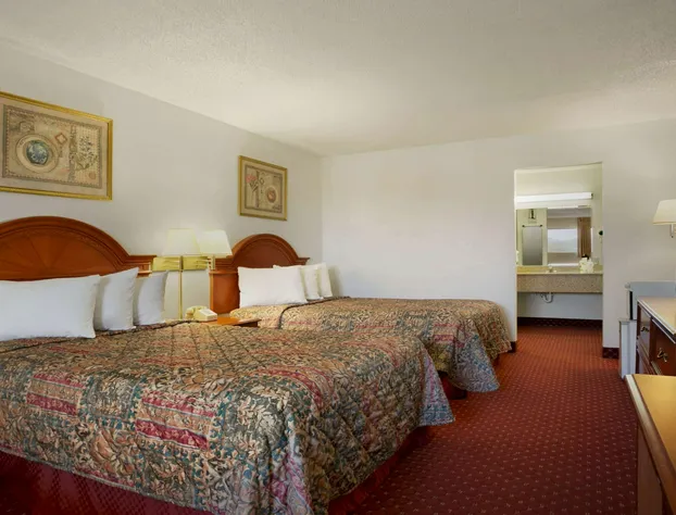 Days Inn by Wyndham Huntington hotel detail image 4