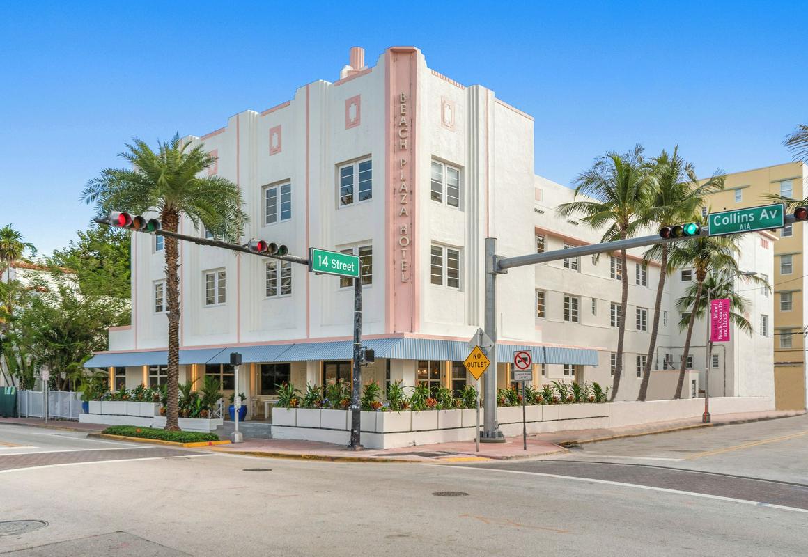 Beach Plaza hotel hero