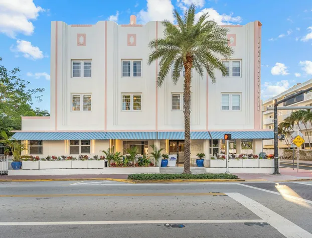 Beach Plaza hotel detail image 2