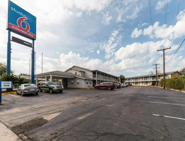 Studio 6 San Antonio, TX - Fort Sam Houston Area hotel detail image 1