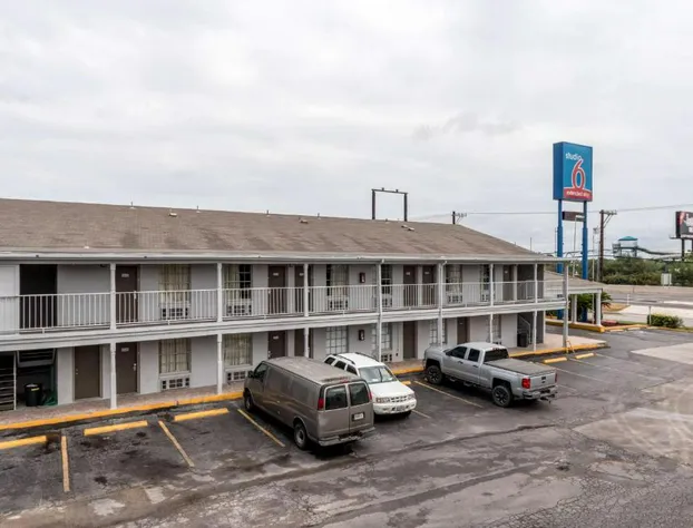 Studio 6 San Antonio, TX - Fort Sam Houston Area hotel detail image 2