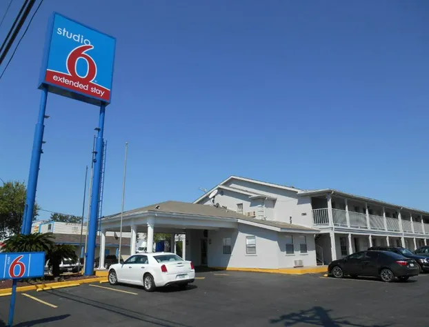 Studio 6 San Antonio, TX - Fort Sam Houston Area hotel detail image 4