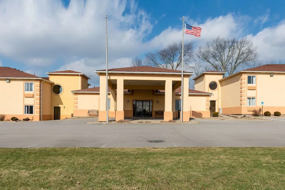 Quality Inn & Suites hotel hero