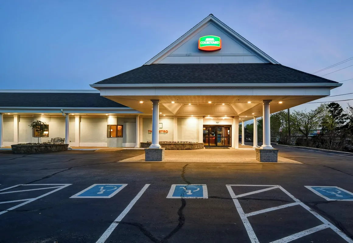 Courtyard By Marriott Cape Cod Hyannis hotel hero