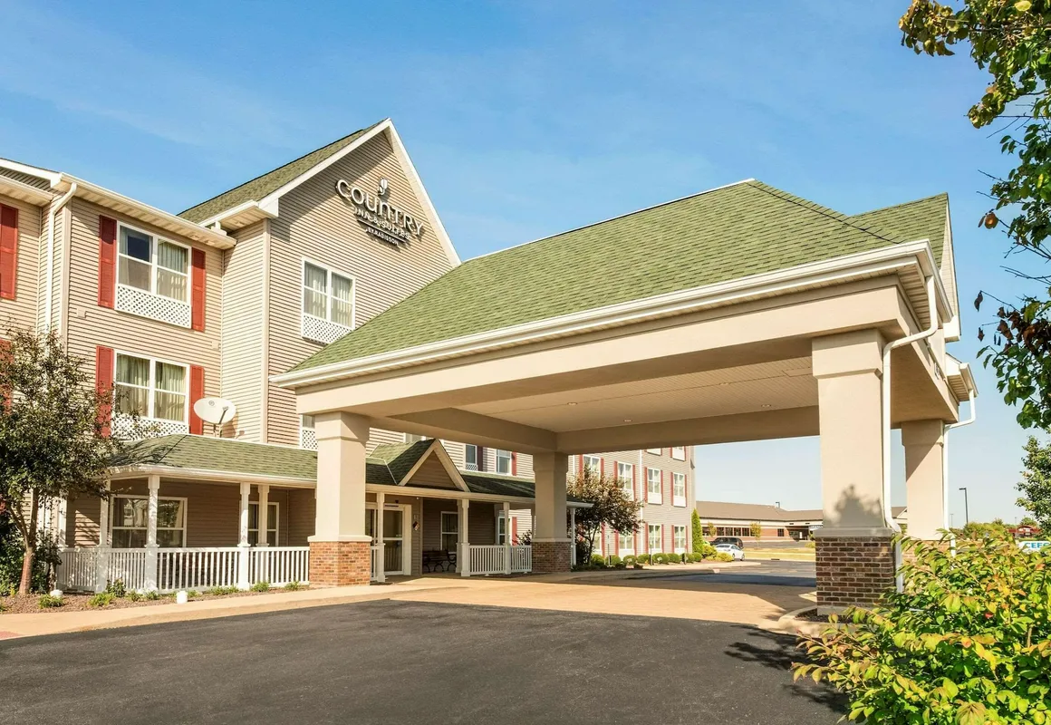 Country Inn & Suites by Radisson, Peoria North, IL hotel hero