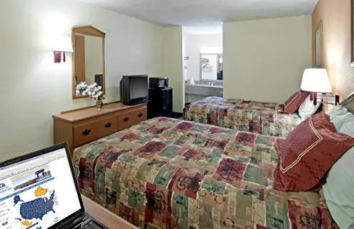 Rodeway Inn Canton I-55 hotel detail image 1