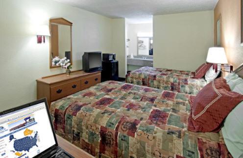 Rodeway Inn Canton I-55 hotel detail image 3