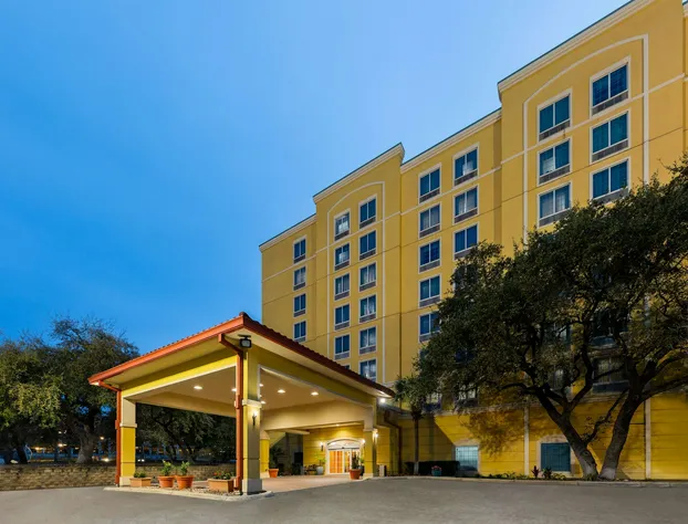 La Quinta Inn & Suites by Wyndham San Antonio Medical Ctr NW hotel detail image 4