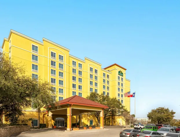 La Quinta Inn & Suites by Wyndham San Antonio Medical Ctr NW hotel detail image 3