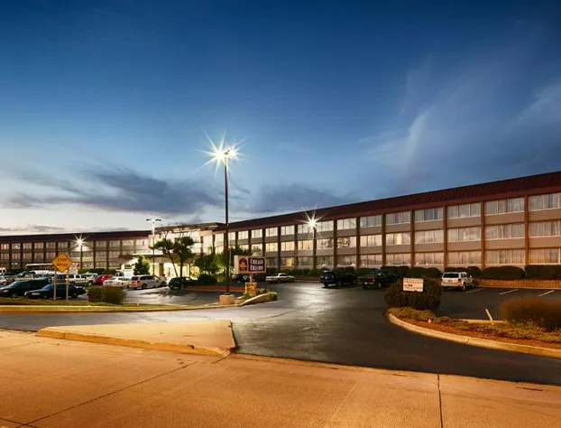 Best Western Plus Chicago Hillside hotel detail image 2