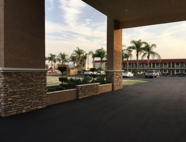 Ontario Inn & Suites hotel detail image 3