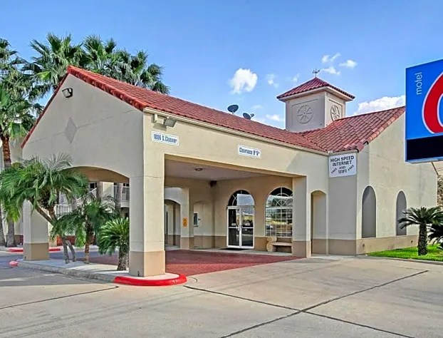 Motel 6 Edinburg, TX hotel detail image 1