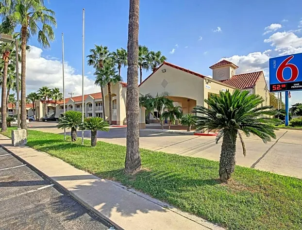 Motel 6 Edinburg, TX hotel detail image 3