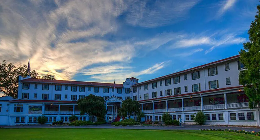 The Shawnee Inn and Golf Resort hotel hero