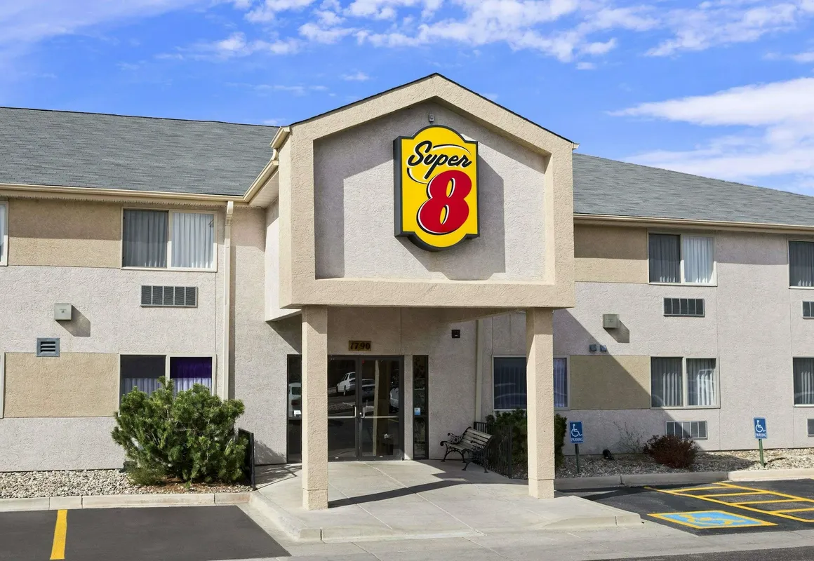 Super 8 by Wyndham Colorado Springs Airport hotel hero