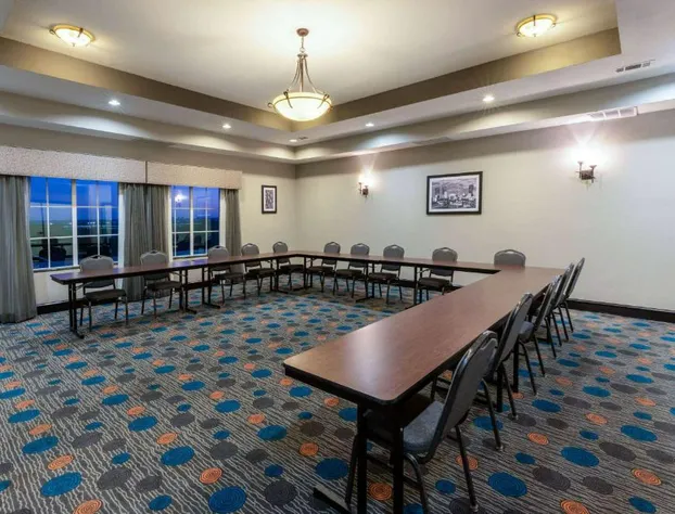 La Quinta Inn & Suites by Wyndham Fort Worth - Lake Worth hotel detail image 2