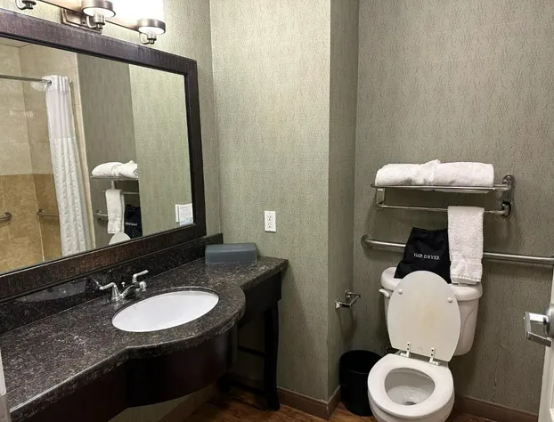 La Quinta Inn & Suites by Wyndham Fort Worth - Lake Worth hotel detail image 3