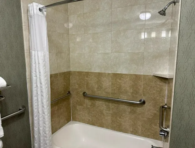 La Quinta Inn & Suites by Wyndham Fort Worth - Lake Worth hotel detail image 4