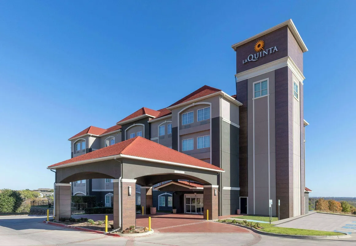 La Quinta Inn & Suites by Wyndham Fort Worth - Lake Worth hotel hero