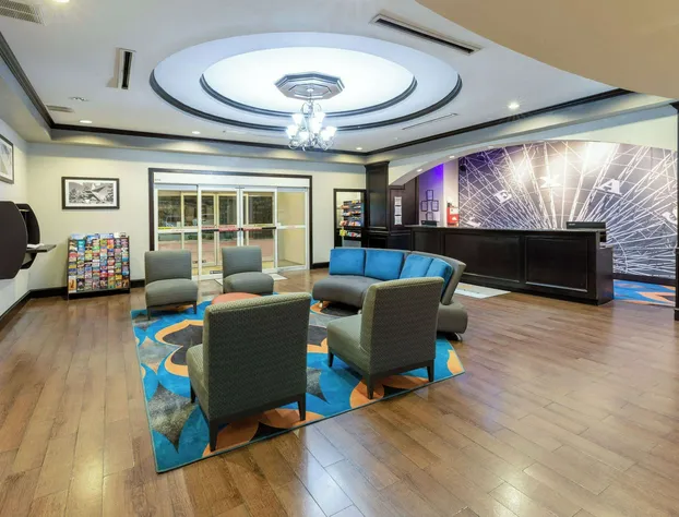 La Quinta Inn & Suites by Wyndham Fort Worth - Lake Worth hotel detail image 2