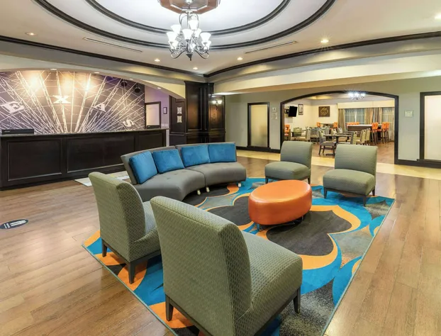 La Quinta Inn & Suites by Wyndham Fort Worth - Lake Worth hotel detail image 3