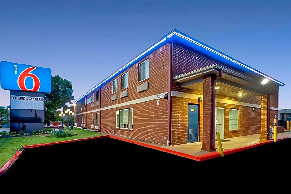 Motel 6 Tulsa, OK - CENTRAL hotel hero