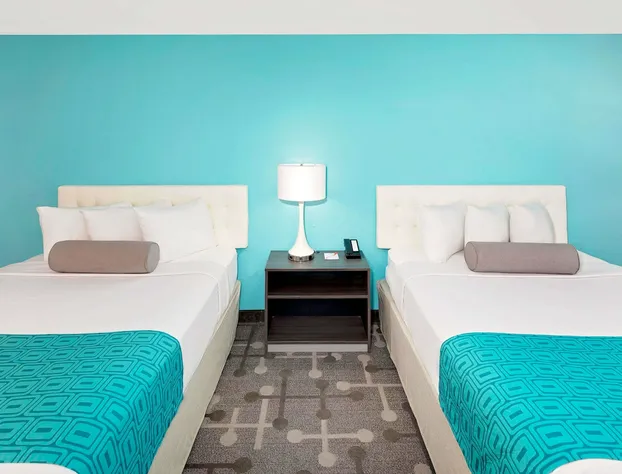 Howard Johnson by Wyndham Florence hotel detail image 4