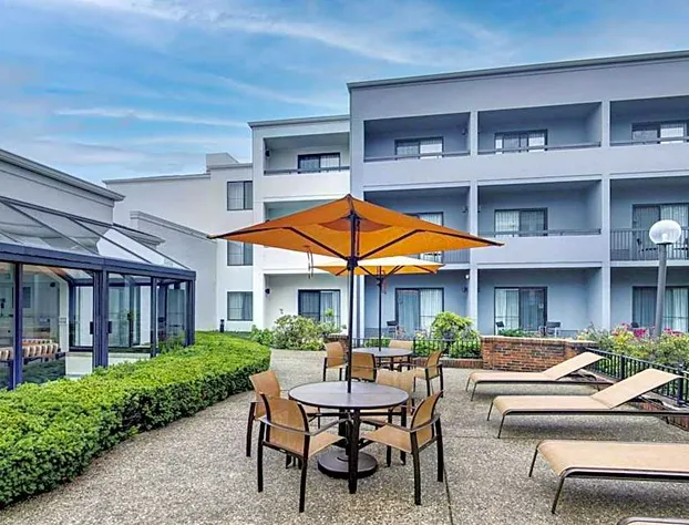 Courtyard by Marriott Chicago Glenview/Northbrook hotel detail image 2