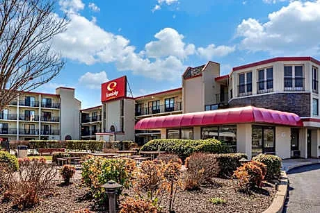 Econo Lodge Inn & Suites Rehoboth Beach hotel hero