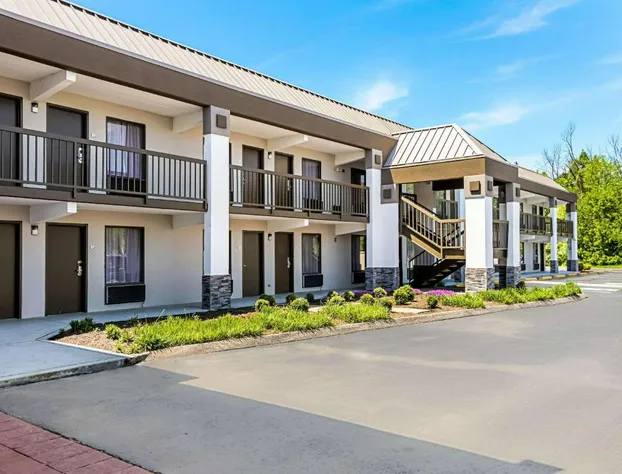 Farragut Inn & Suites hotel detail image 1