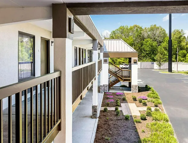 Farragut Inn & Suites hotel detail image 2