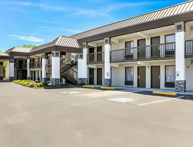 Farragut Inn & Suites hotel detail image 3