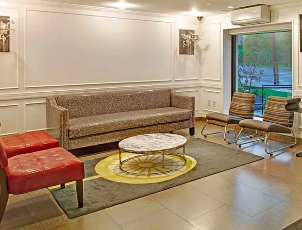 Ramada by Wyndham Staten Island hotel detail image 2