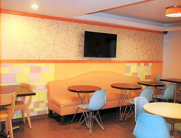 Ramada by Wyndham Staten Island hotel detail image 3