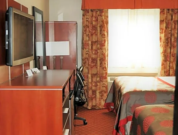 Ramada by Wyndham Staten Island hotel detail image 4